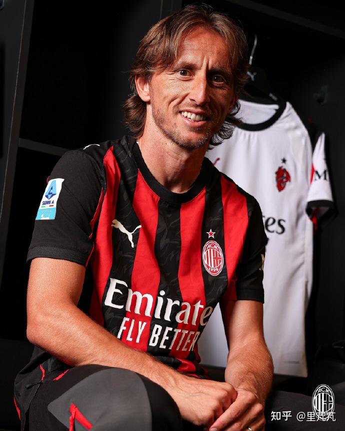 超高效率！里夫斯15投12中砍下38分8篮板