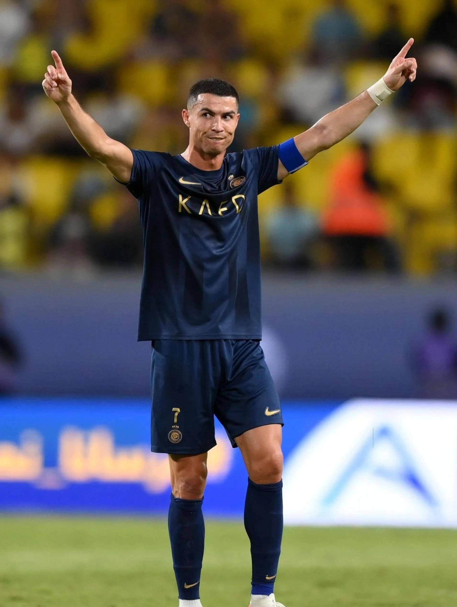 女足明星遭百万富翁跟踪骚扰，雇佣保镖应对