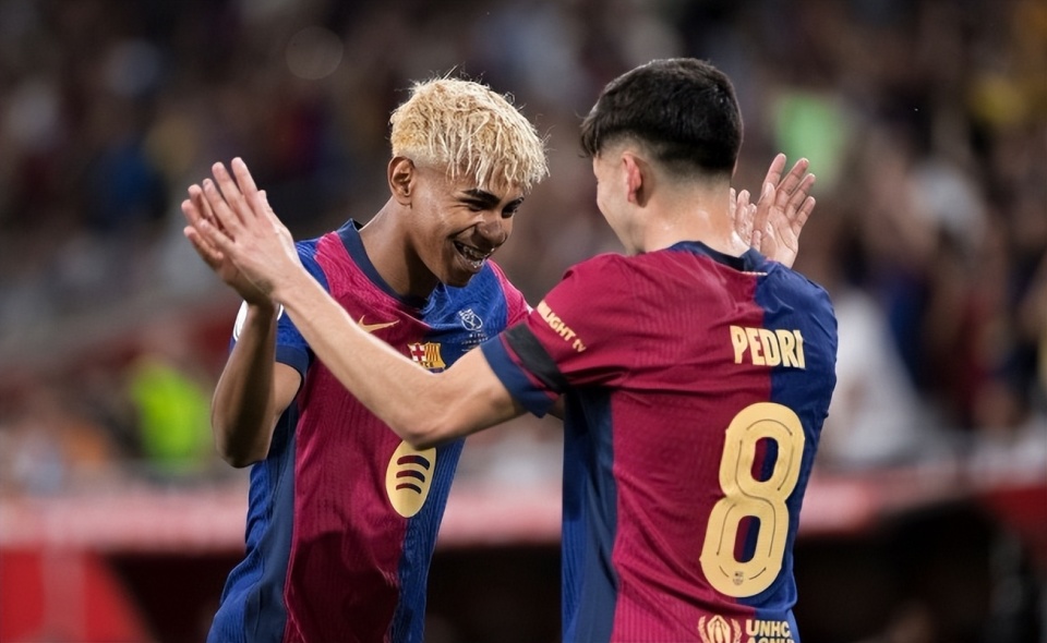 篮球勇士教练组进行临场换人调整收好效果