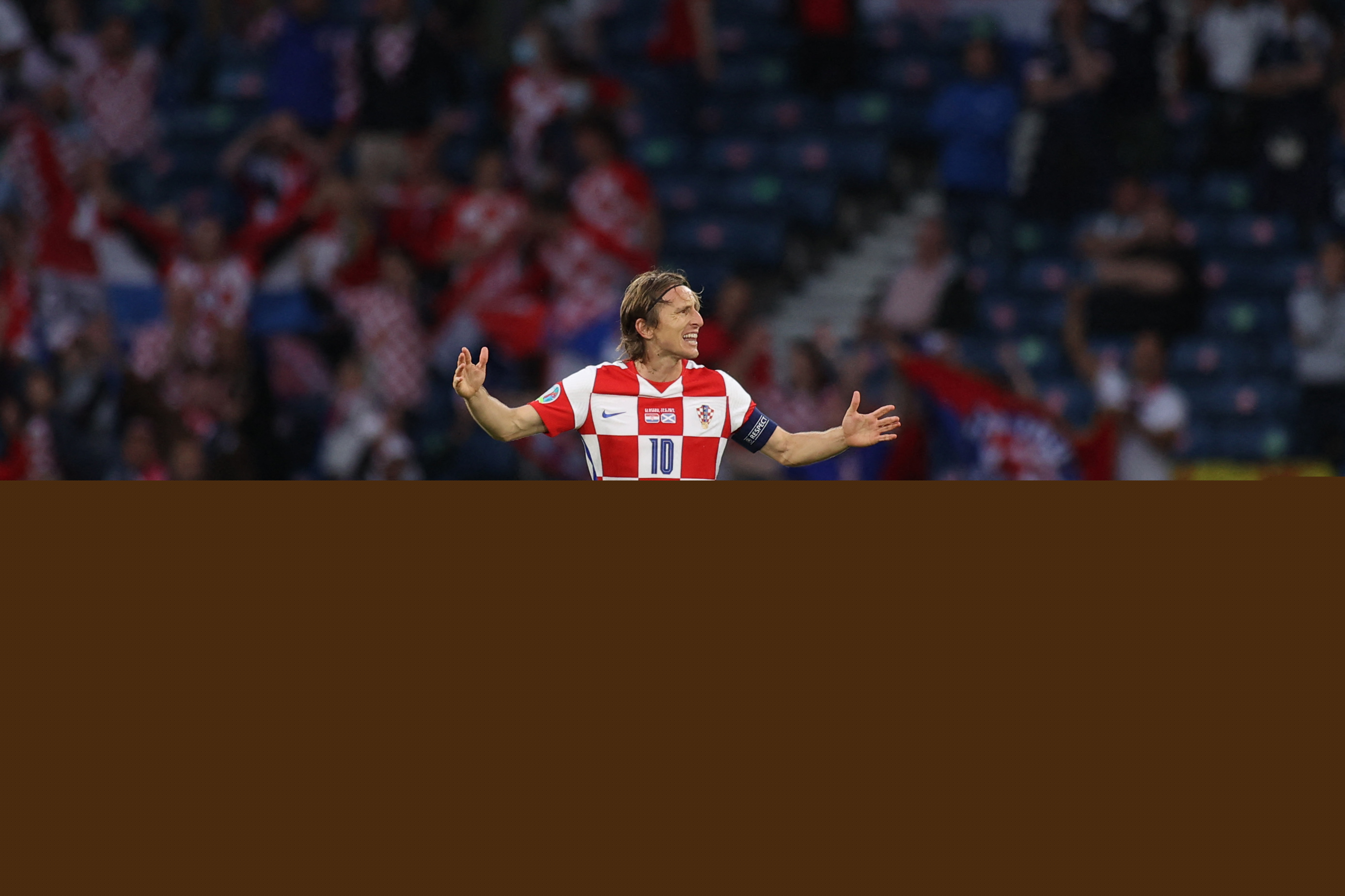 李鸿其获奖感谢妻子王紫璇，两人现场落泪