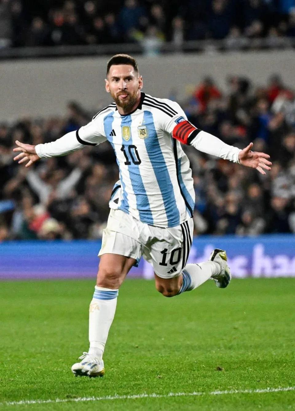 马克西轰下35分却险成罪人，绝杀三不沾队友帮他完成救赎