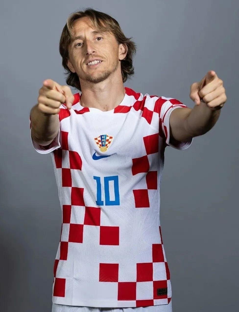 几度哽咽，孙兴慜结束十年热刺生涯